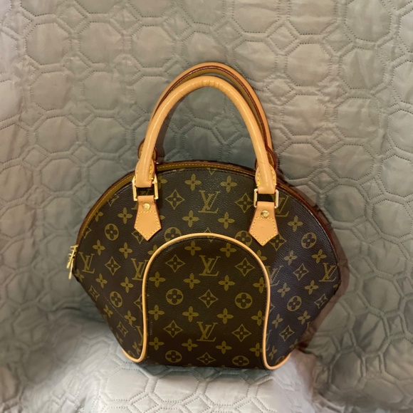 Authentic Leather Louis Vuitton Ellipse Handbag - Picture 4 of 9